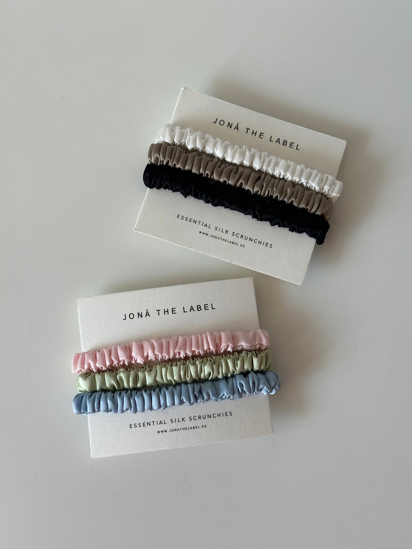 ESSENTIAL SILK SCRUNCHIES (3er-Pack)